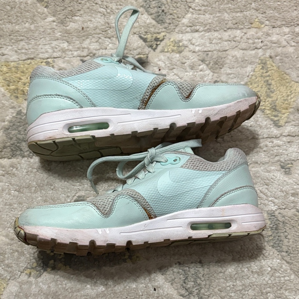 Nike Mint Green Athletic Shoes